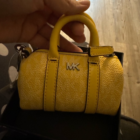 NWT 💛MINI Michael Kors KEY FOB -Coin/ipod/card holder super cute!🥰 - Picture 3 of 4